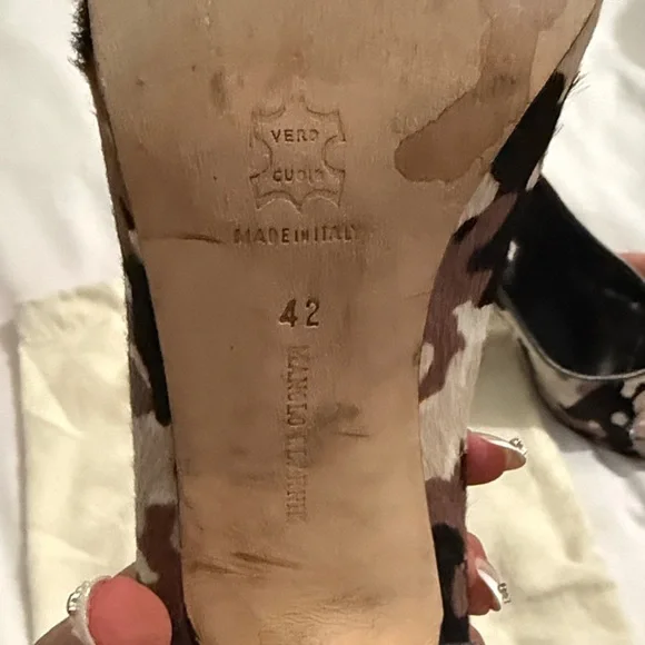 Manolo Blahnik Peep-Toe Pumps in Black and Beige Camouflage - Picture 5 of 7